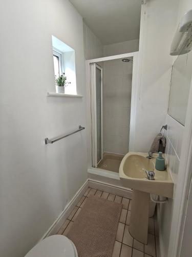 Un baño de Sweethaven Chalet