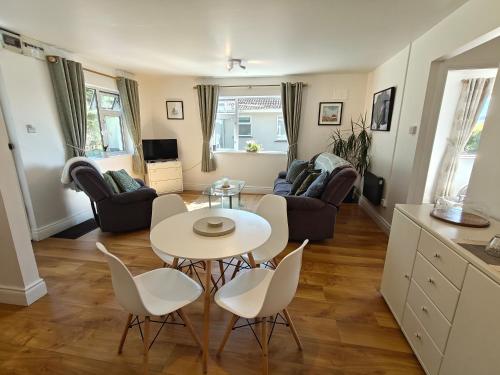 Un lugar para sentarse en Sweethaven Chalet