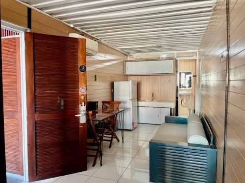 Η κουζίνα ή μικρή κουζίνα στο trees inn Bali Denpasar
