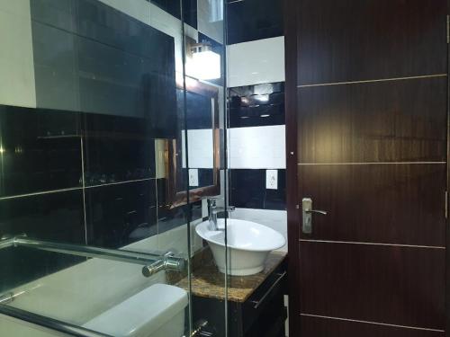 Ένα μπάνιο στο 55-1 Lindo apartamento ejecutivo