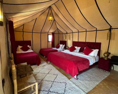 Postel nebo postele na pokoji v ubytování Luxurious Dream Camp
