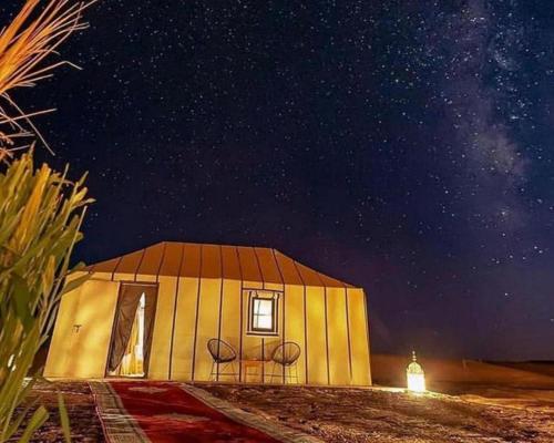 Budova, kde se the luxury tent nachází