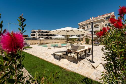 Apartments with swimming pool Novalja, Pag - 24151