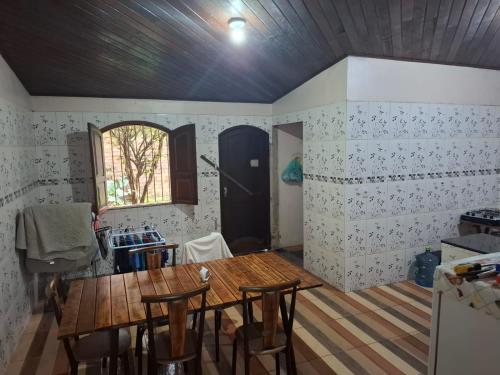 a dining room with a wooden table and chairs at Casa espaçosa bem localizada in Belém
