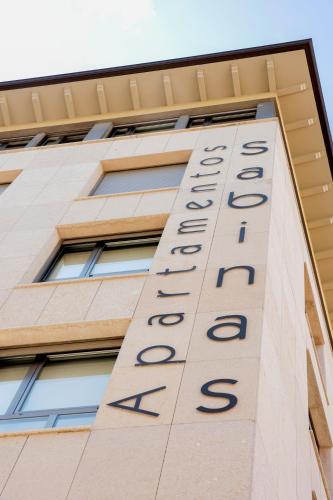 a sign on the side of a building at Apartamentos Sabinas El Pilar in Zaragoza