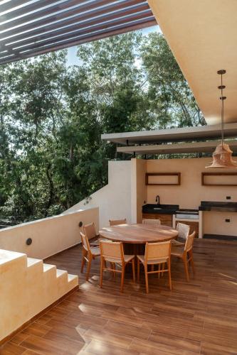 a kitchen and dining room with a table and chairs at Bali 4BR Villa w Pool, Rooftop Jacuzzi and BBQ in Tulum