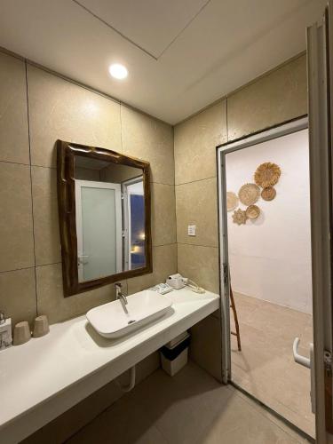 a bathroom with a sink and a mirror at Chiu Chiu Resort Đảo Phú Quý in Cu Lao Thu