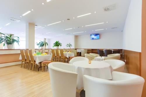 TV a/nebo společenská místnost v ubytování Hotel Lineas
