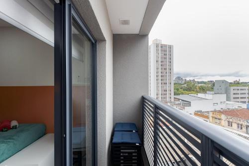 Balkoni atau teres di Log! | Rooftop com vista, coworking, garagem e localização imbatível | Gonzaga Stays