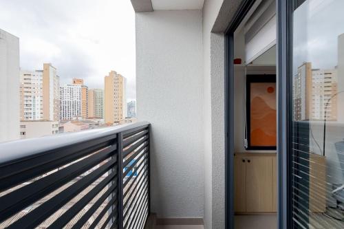 Balkoni atau teres di Log! | Rooftop com vista, coworking, garagem e localização imbatível | Gonzaga Stays