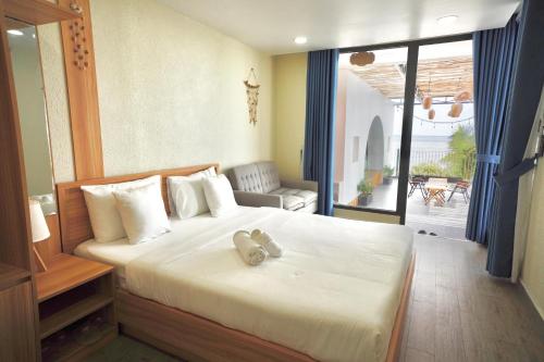 a bedroom with a bed with two stuffed animals on it at Queen Sea Resort - Đảo Phú Quý in Cu Lao Thu