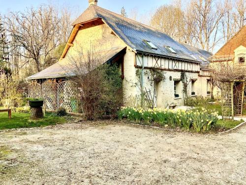 Maison Authentique avec Parc, Cheminée et Équipements Modernes au Cœur de la Vallée de la Loire - FR-1-381-468