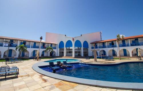 a courtyard with a pool in front of a building at Arrey Rio Poty Hotel in Luis Correia