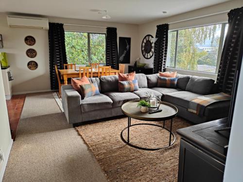 Zona de estar de Home Comforts on Main