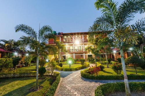 Taman di luar Vision Safari Pvt Ltd