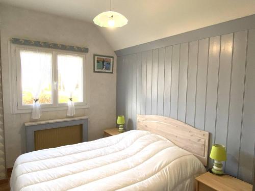 Photo de la galerie de l'établissement Maison avec jardin clos à 250m de la mer, 3 chambres, parking, Trégastel - FR-1-368-438, à Trégastel