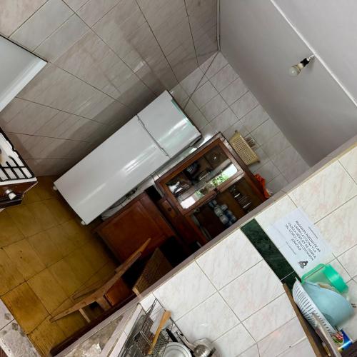 Kuchyň nebo kuchyňský kout v ubytování Habitación céntrica con acceso a lindo jardín