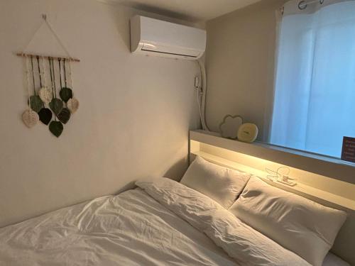 Postel nebo postele na pokoji v ubytování LeeLeeMate 2 rooms, 2 beds, for 4 people, 5 minutes from Mangwon Station