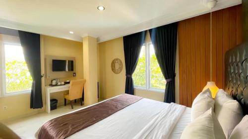 Postel nebo postele na pokoji v ubytování Rizen Premiere Hotel