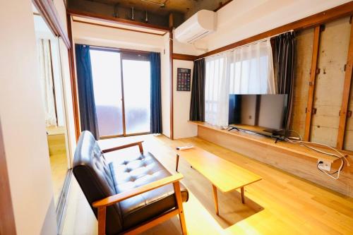 AMs house 5 min to Ikebukuro 13 min to Shinjuku Station 19 min to Shibuya Station
