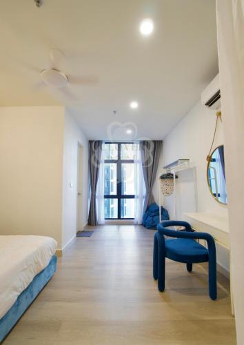 Katil atau katil-katil dalam bilik di The Shore Studio Partial Seaview by Clover Home A1818