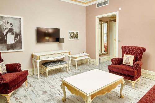 Gallery image of L'Agora Old Town Hotel & Bazaar in İzmir