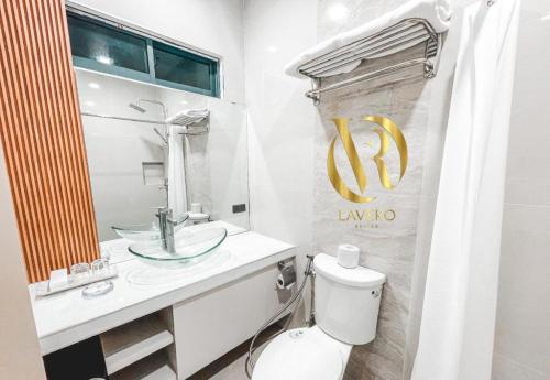 Koupelna v ubytování LAVERO SUITES