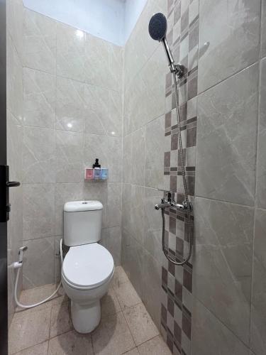 a bathroom with a toilet and a shower at Villa Kyuri Lembang in Panjadakan