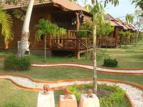 a resort with two statues in front of a building at Indie House @ Maerim in Chiang Mai