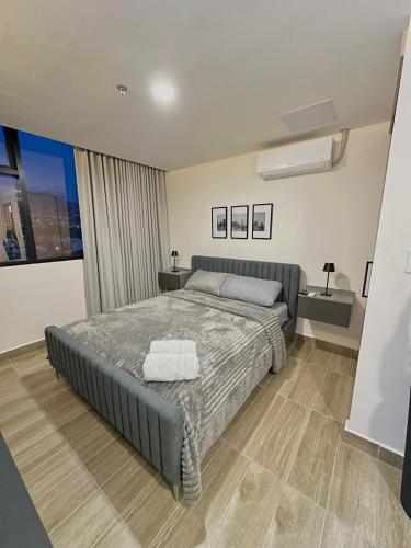 Postel nebo postele na pokoji v ubytování Cómodo y Lujoso Apartamento en Artemisa