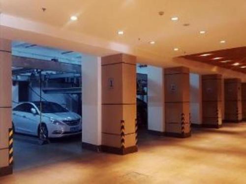 a car garage with a car parked in it at Jinjiang Metropolo Hotel Classiq Shanghai Off Bund in Shanghai