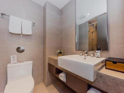 O baie la Home Inn Plus Shanghai New International Expo Center Yushan Road Yuanshen Sports