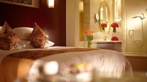 Katil atau katil-katil dalam bilik di New Century Hotel Zaozhuang Fengming