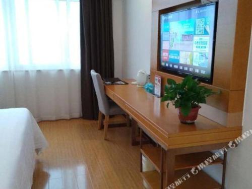 Μια τηλεόραση ή/και κέντρο ψυχαγωγίας στο GreenTree Inn Anqing Yuexixian Wenquan Branch
