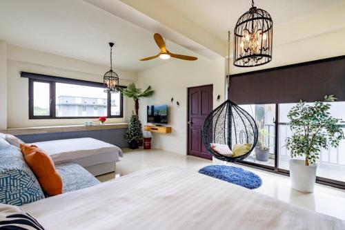 a living room with two beds and a swing at Hi Zebra Travel B&B in Dongshan