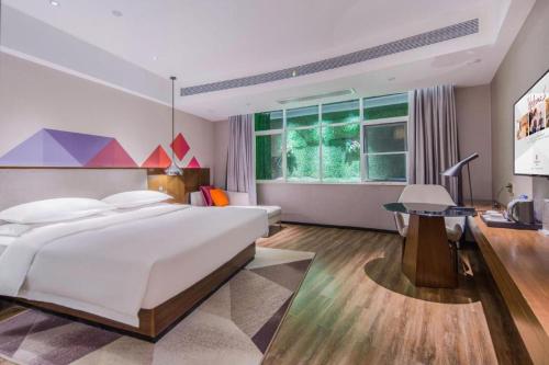 Ένα ή περισσότερα κρεβάτια σε δωμάτιο στο Borrman Hotel Nanning Railway Station