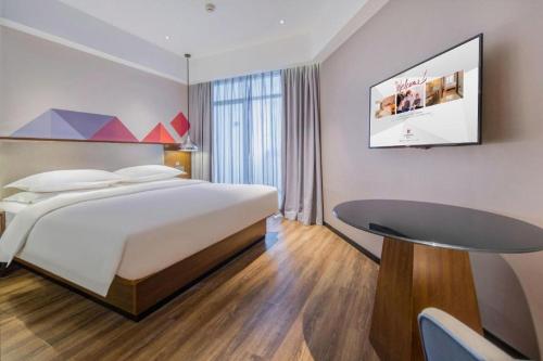 Ένα ή περισσότερα κρεβάτια σε δωμάτιο στο Borrman Hotel Nanning Railway Station