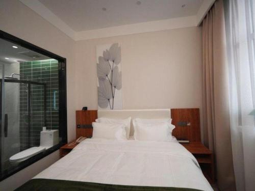 Ένα ή περισσότερα κρεβάτια σε δωμάτιο στο GreenTree Inn Express Hebei Shijiazhuang Zhengding County Changshan Dong Road