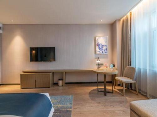 Μια τηλεόραση ή/και κέντρο ψυχαγωγίας στο Echarm Hotel Jinan Railway Station Daming Lake