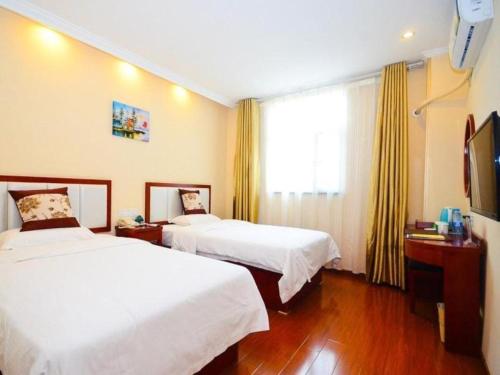 Un ou plusieurs lits dans un hébergement de l'établissement GreenTree Inn Jiangsu Xuzhou Jinshan Bridge Building Jinqiao Road Express Hotel