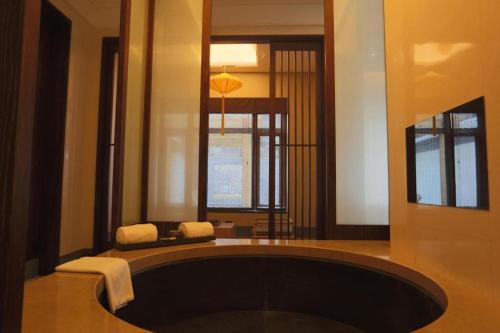 a bathroom with a large tub in a room at Xian Huaqingyutang Hotel in Xi'an