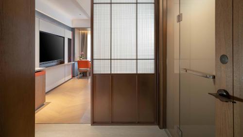 a hallway with a sliding door leading to a room at Holiday Inn Express Datong Pingcheng by IHG in Datong