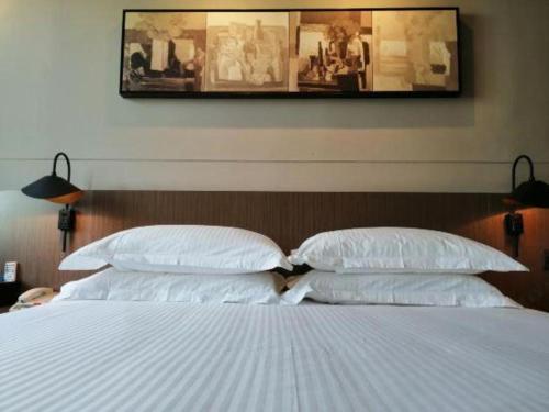 Ένα ή περισσότερα κρεβάτια σε δωμάτιο στο Jinjiang Inn Select Xuzhou Suining Middle Yuanfu Road