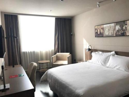 Ένα ή περισσότερα κρεβάτια σε δωμάτιο στο Jinjiang Inn Select Xuzhou Suining Middle Yuanfu Road