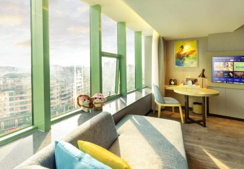 TV a/nebo společenská místnost v ubytování Echarm Hotel Yangjiang Baili Plaza
