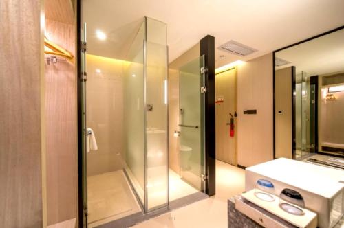 Koupelna v ubytování Echarm Hotel Yangjiang Baili Plaza