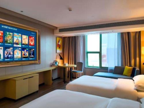 Postel nebo postele na pokoji v ubytování Echarm Hotel Yangjiang Baili Plaza