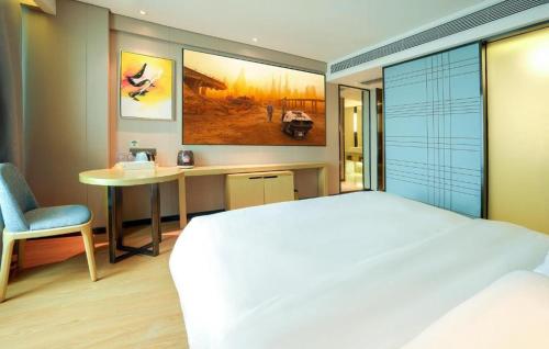 Postel nebo postele na pokoji v ubytování Echarm Hotel Yangjiang Baili Plaza