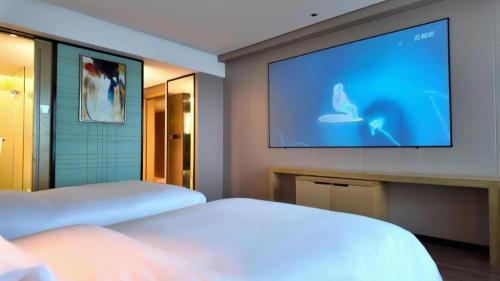 TV a/nebo společenská místnost v ubytování Echarm Hotel Yangjiang Baili Plaza