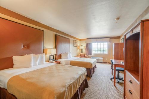 Katil atau katil-katil dalam bilik di Texan Inn By OYO Beeville US-181
